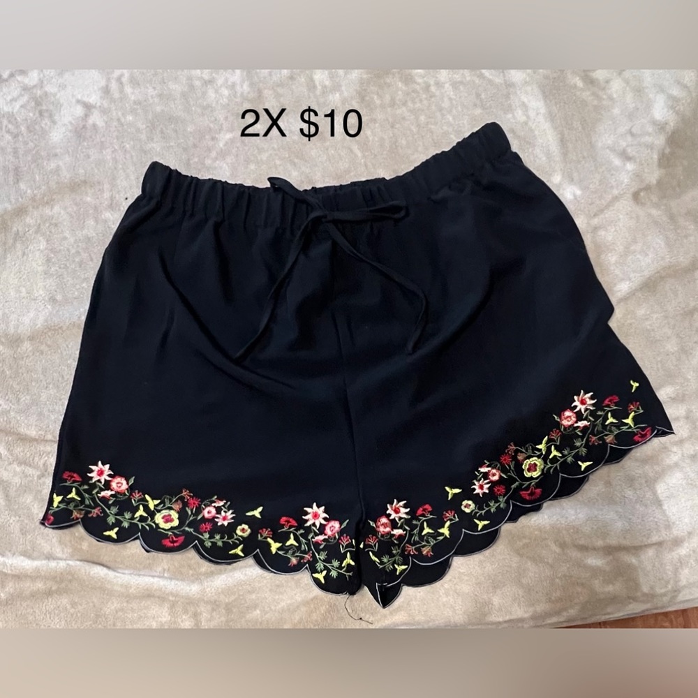 Floral tulip trimmed shorts